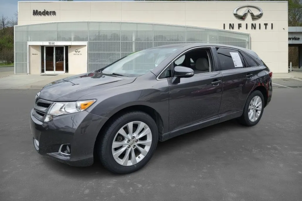 2013 Toyota Venza LE photo 1