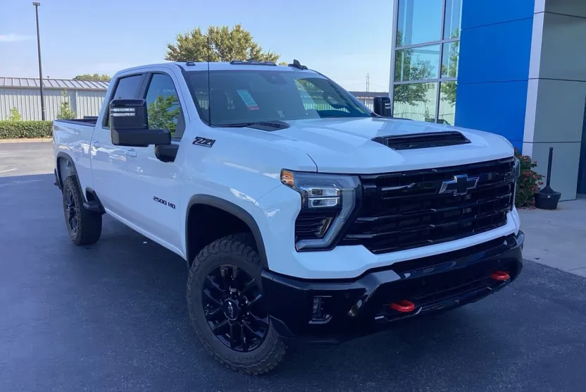 2025 Chevrolet Silverado 2500HD LT photo 1