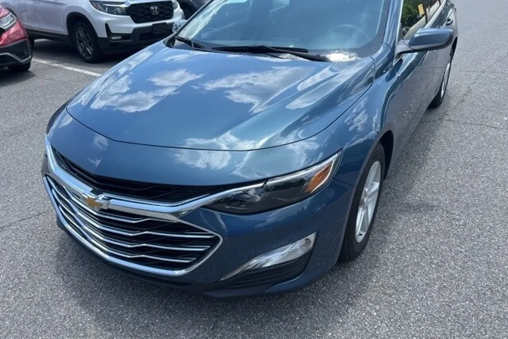 2025 Chevrolet Malibu LS photo 1