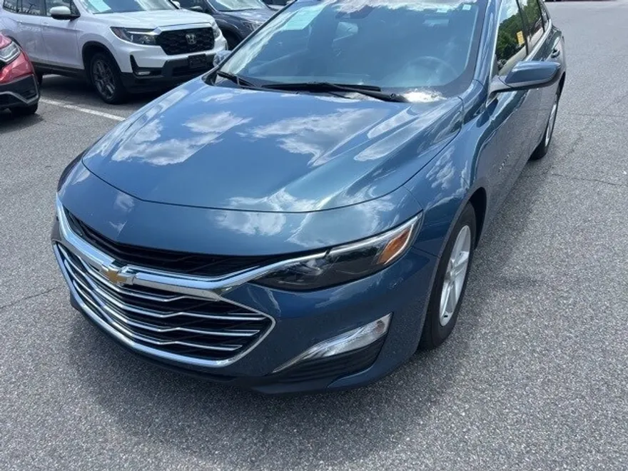2025 Chevrolet Malibu LS photo 1