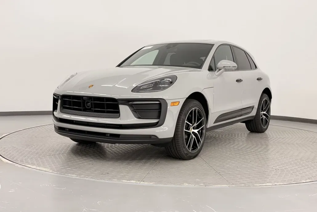 2025 Porsche Macan T photo 1