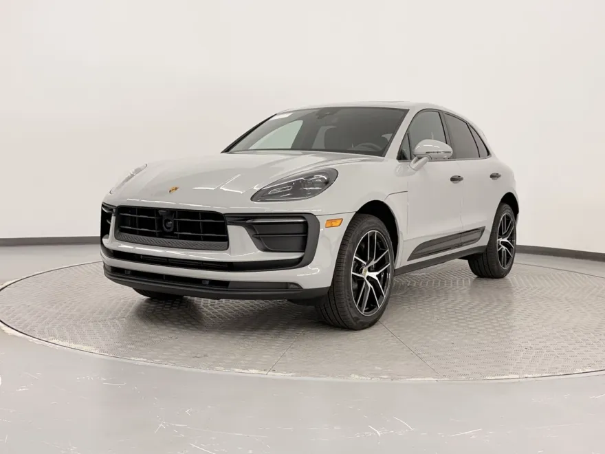 2025 Porsche Macan T photo 1