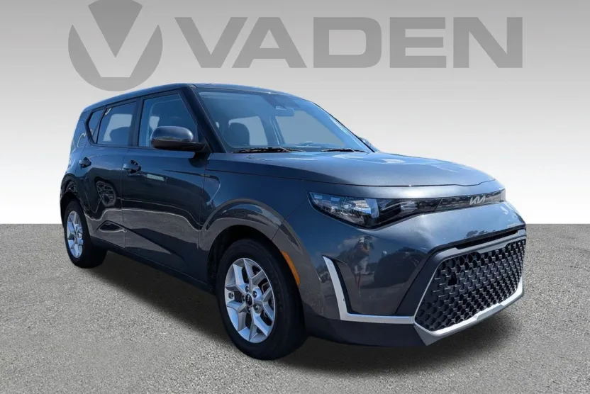 2023 Kia Soul LX photo 1