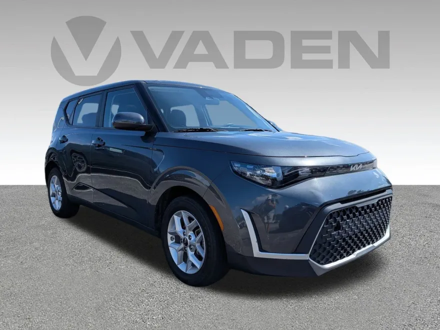 2023 Kia Soul LX photo 1