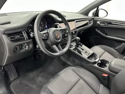 2024 Porsche Macan Base photo 4