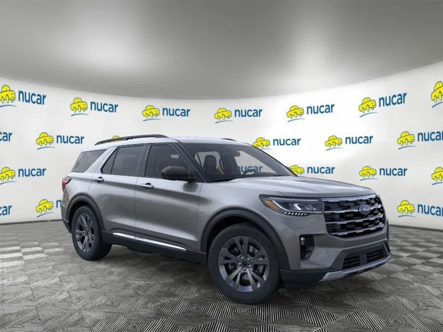 2025 Ford Explorer photo 1