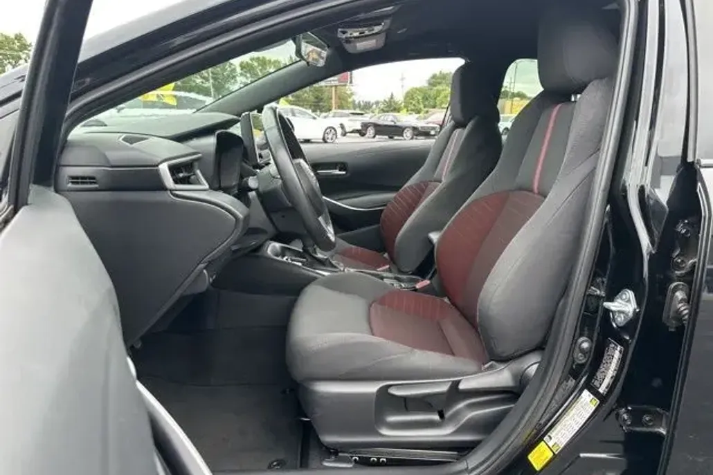 2024 Toyota Corolla SE photo 1