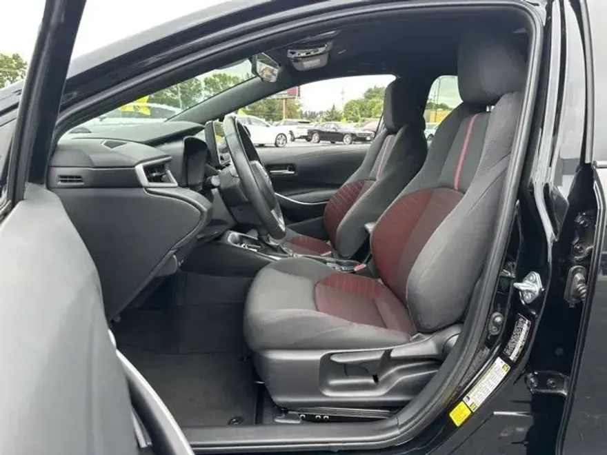 2024 Toyota Corolla SE photo 1