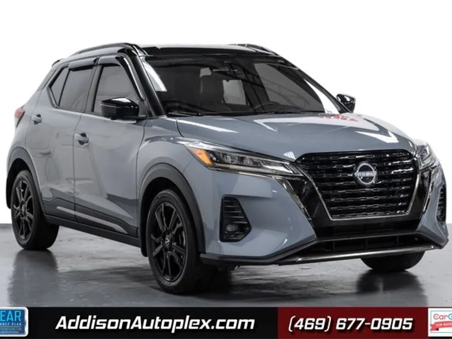 2022 Nissan Kicks SR photo 1