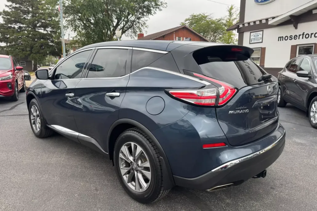 2016 Nissan Murano SV photo 1