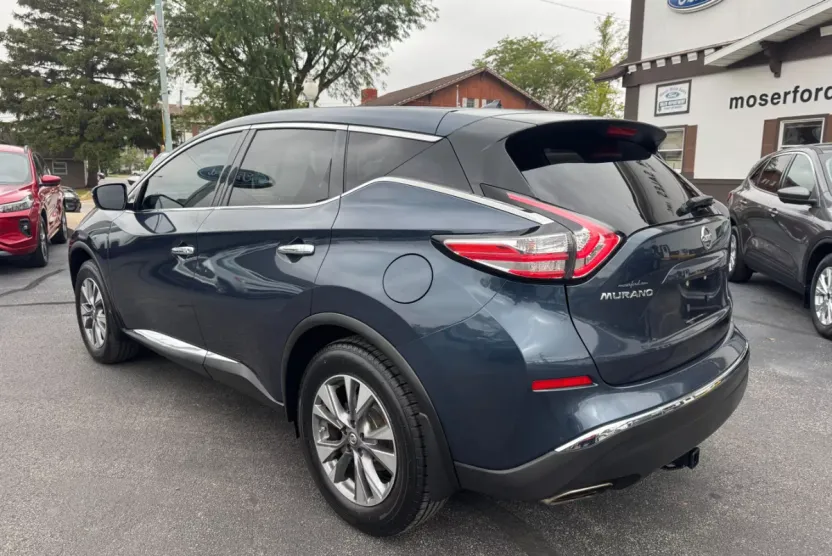 2016 Nissan Murano SV photo 1