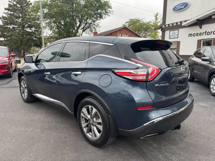 2016 Nissan Murano SV photo 1