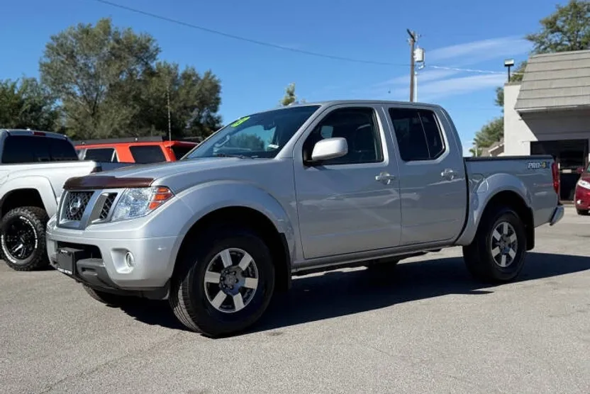 2013 Nissan Frontier PRO-4X Crew Cab photo 1