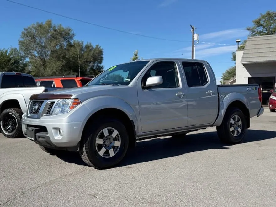 2013 Nissan Frontier PRO-4X Crew Cab photo 1