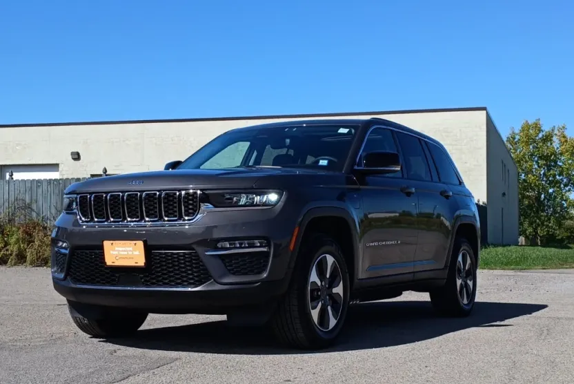 2024 Jeep Cherokee Limited 4xe photo 1