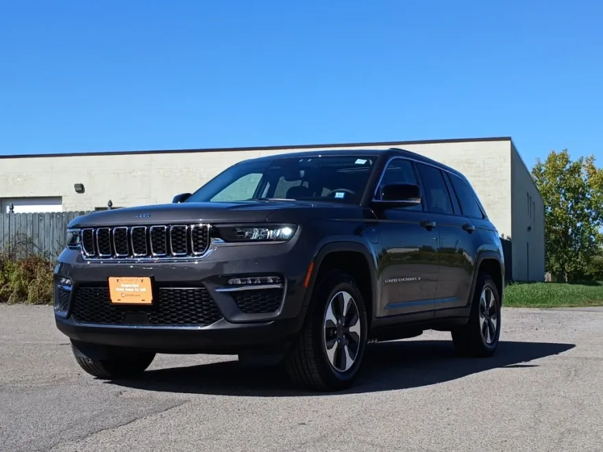 2024 Jeep Cherokee Limited 4xe photo 1