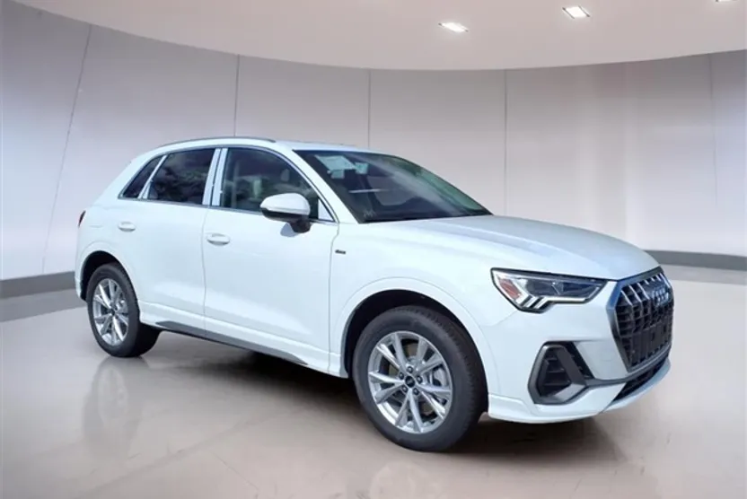 2025 Audi Q3 S line Premium photo 1