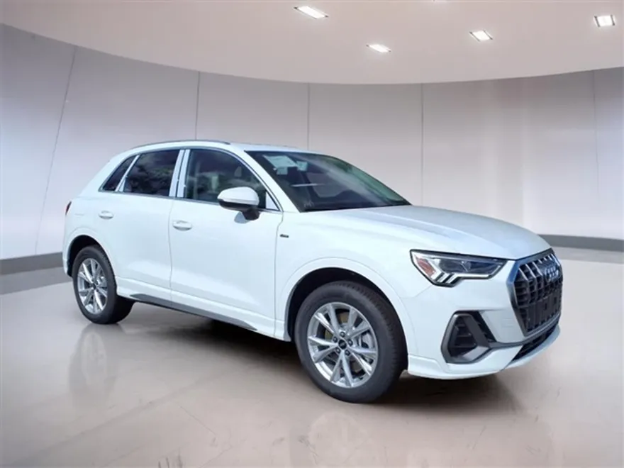 2025 Audi Q3 S line Premium photo 1