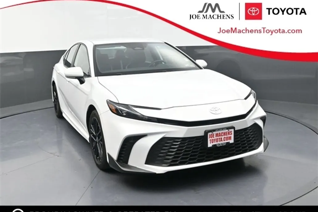 2025 Toyota Camry SE photo 1