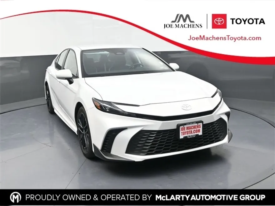 2025 Toyota Camry SE photo 1