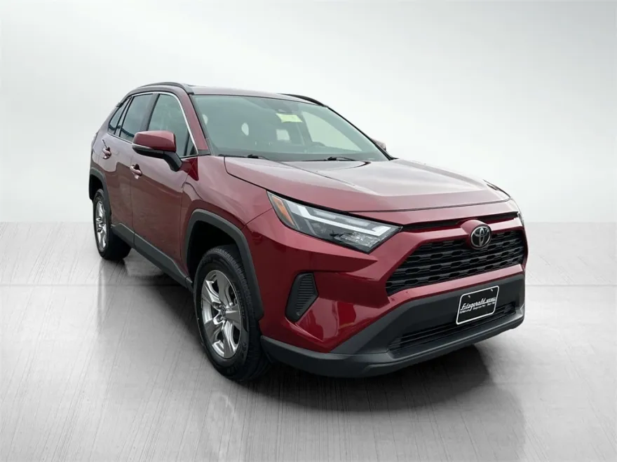 2023 Toyota RAV4 XLE photo 1