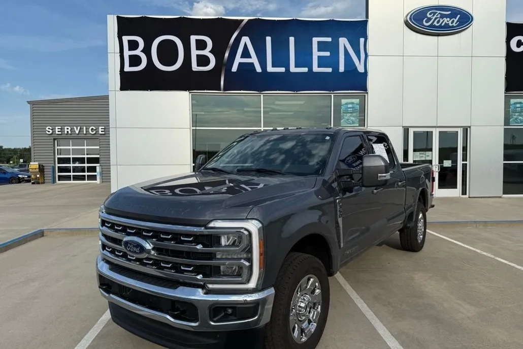 2023 Ford F-350 photo 1