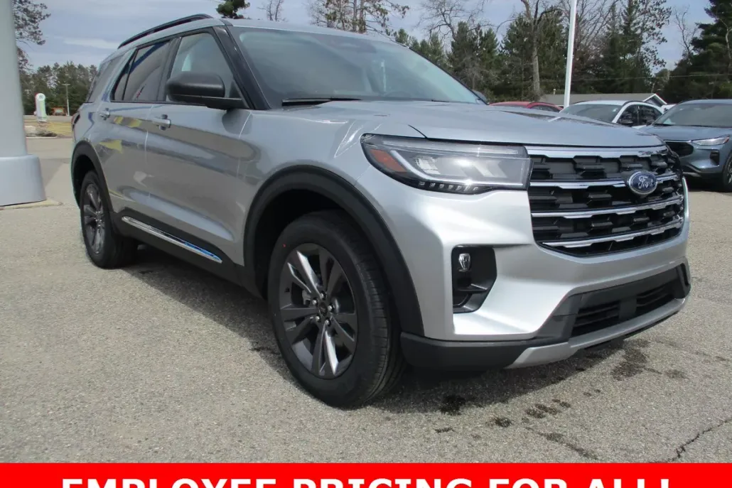 2025 Ford Explorer photo 1