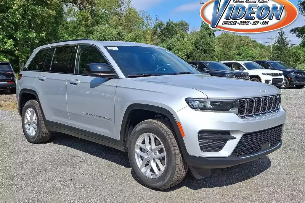 2025 Jeep Grand Cherokee Laredo X photo 1