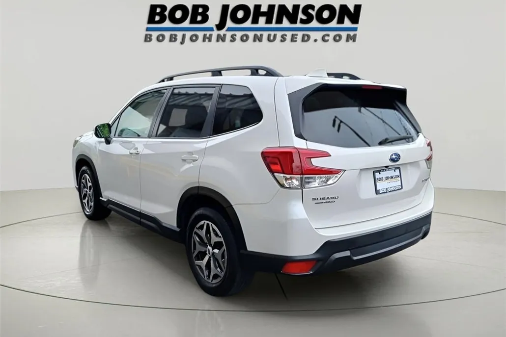2022 Subaru Forester Premium photo 1
