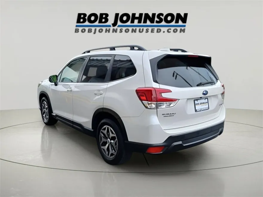 2022 Subaru Forester Premium photo 1