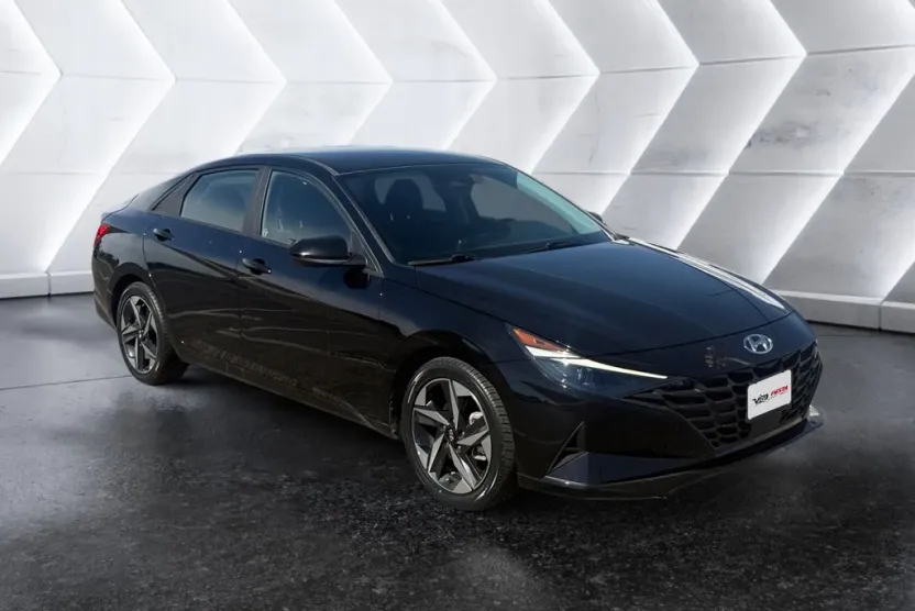 2023 Hyundai Elantra SEL photo 1
