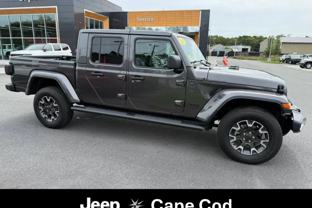 2025 Jeep Gladiator Sport photo 1