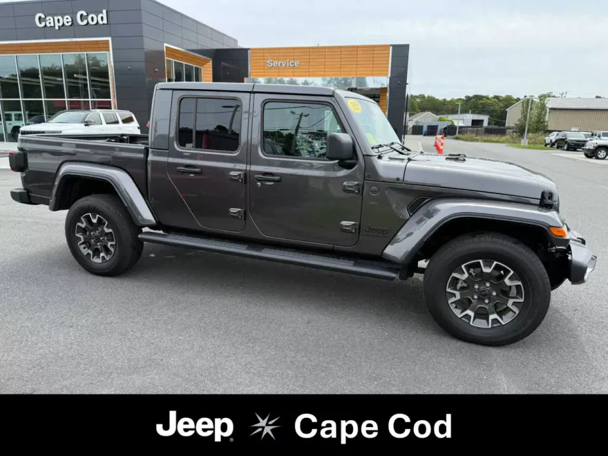 2025 Jeep Gladiator Sport photo 1