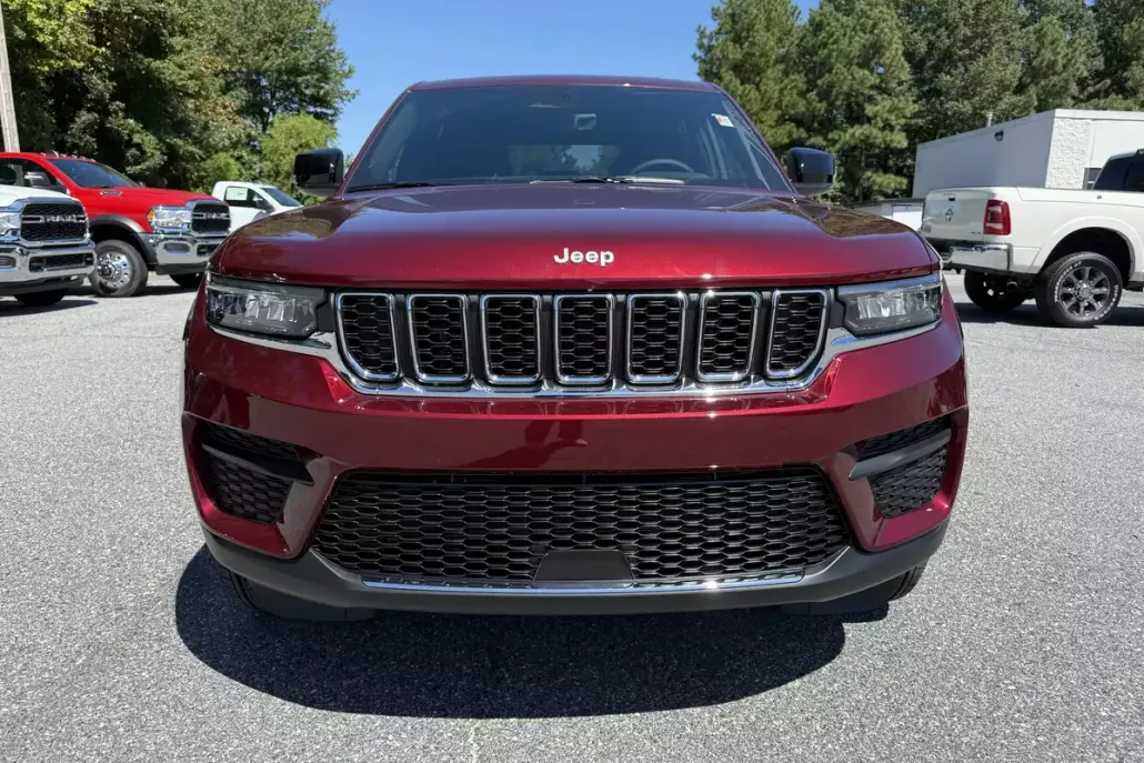 2025 Jeep Grand Cherokee Laredo photo 1