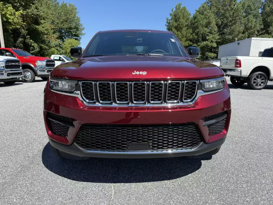 2025 Jeep Grand Cherokee Laredo photo 1