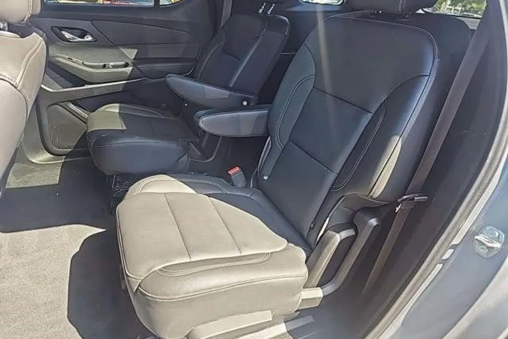 2023 Chevrolet Traverse Leather photo 1