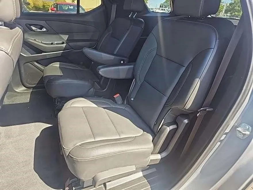 2023 Chevrolet Traverse Leather photo 1