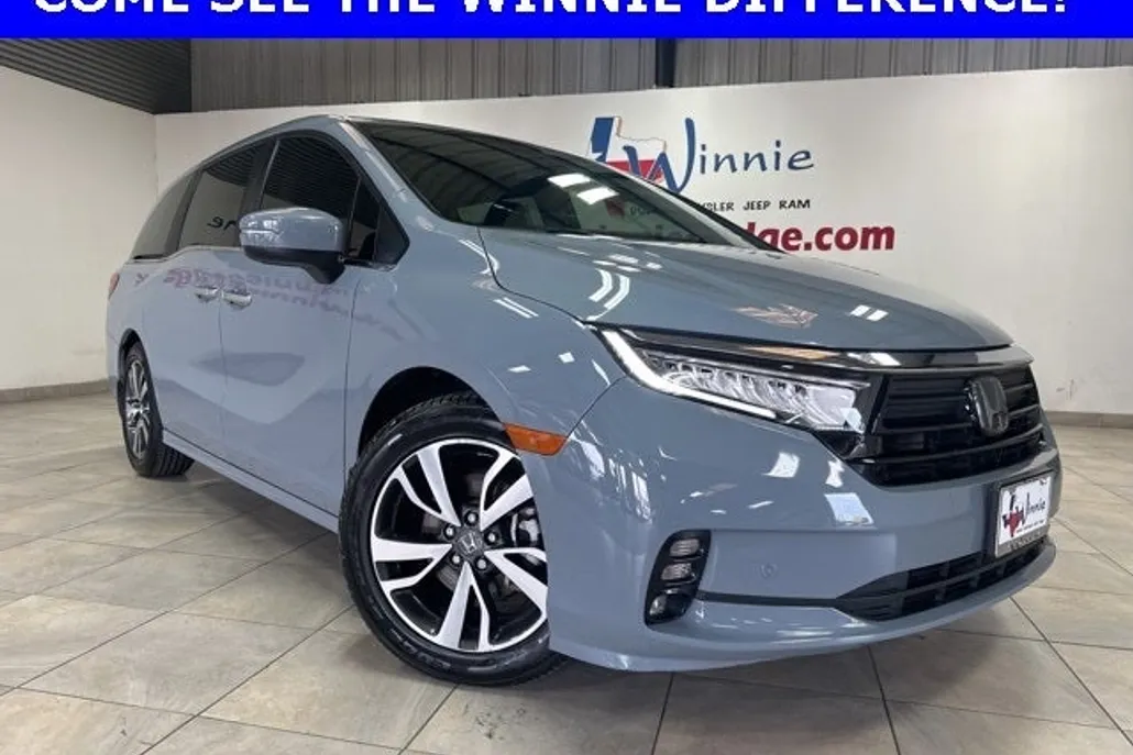 2024 Honda Odyssey Touring photo 1