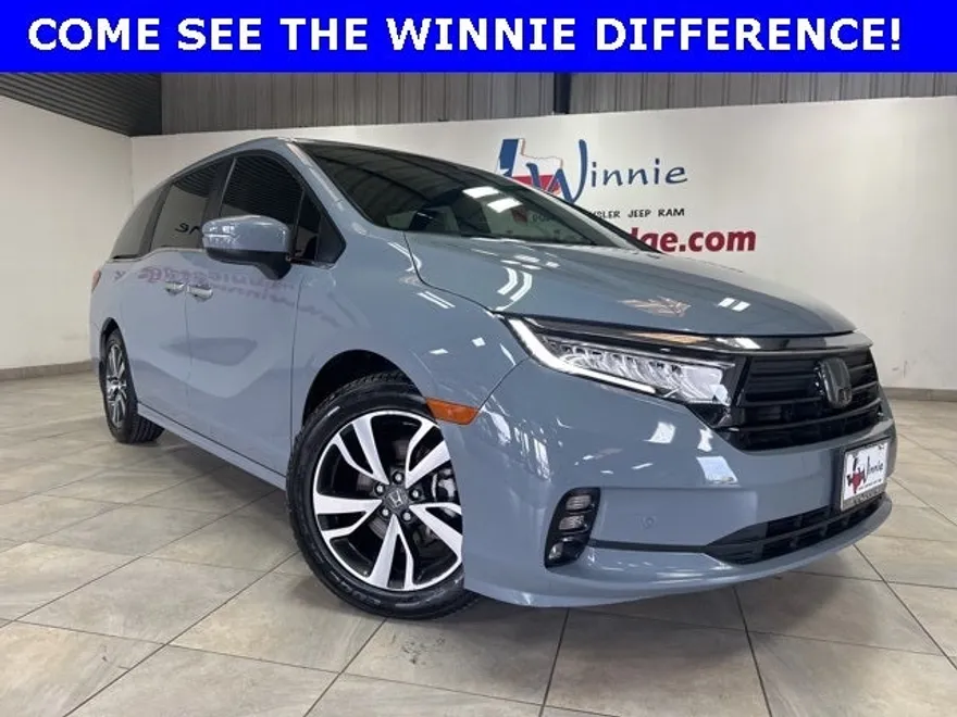 2024 Honda Odyssey Touring photo 1