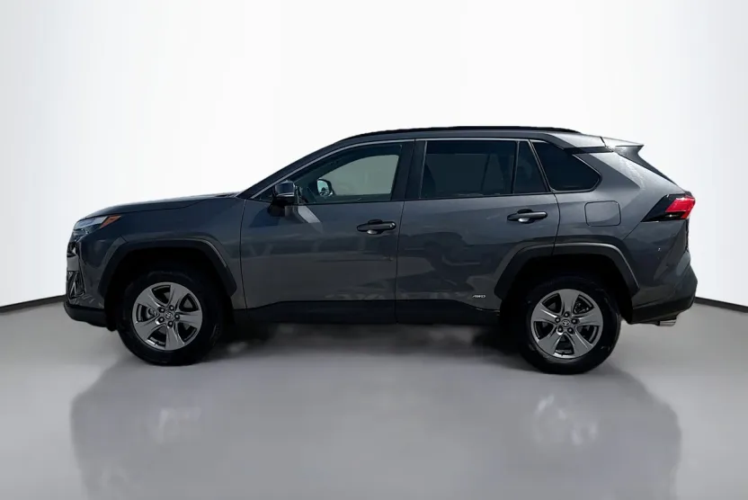2024 Toyota RAV4 Hybrid XLE photo 1