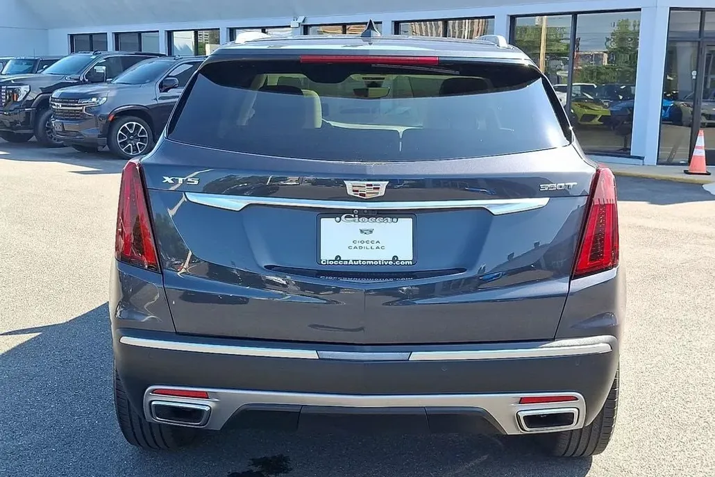 2022 Cadillac XT5 Premium Luxury photo 1