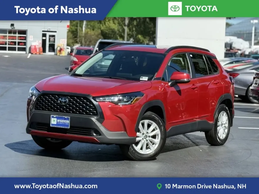 2022 Toyota Corolla Cross LE photo 1