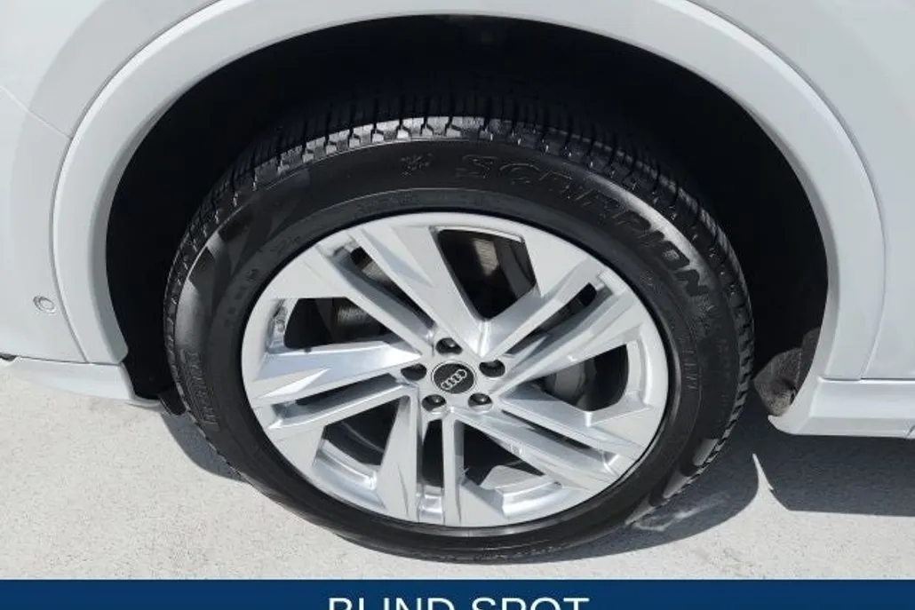 2023 Audi Q7 45 Premium Plus photo 1