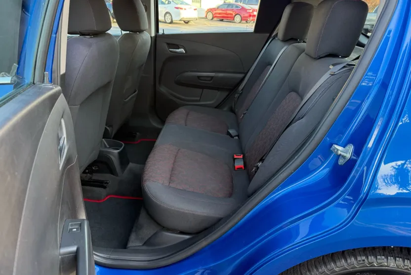 2017 Chevrolet Sonic LT photo 1