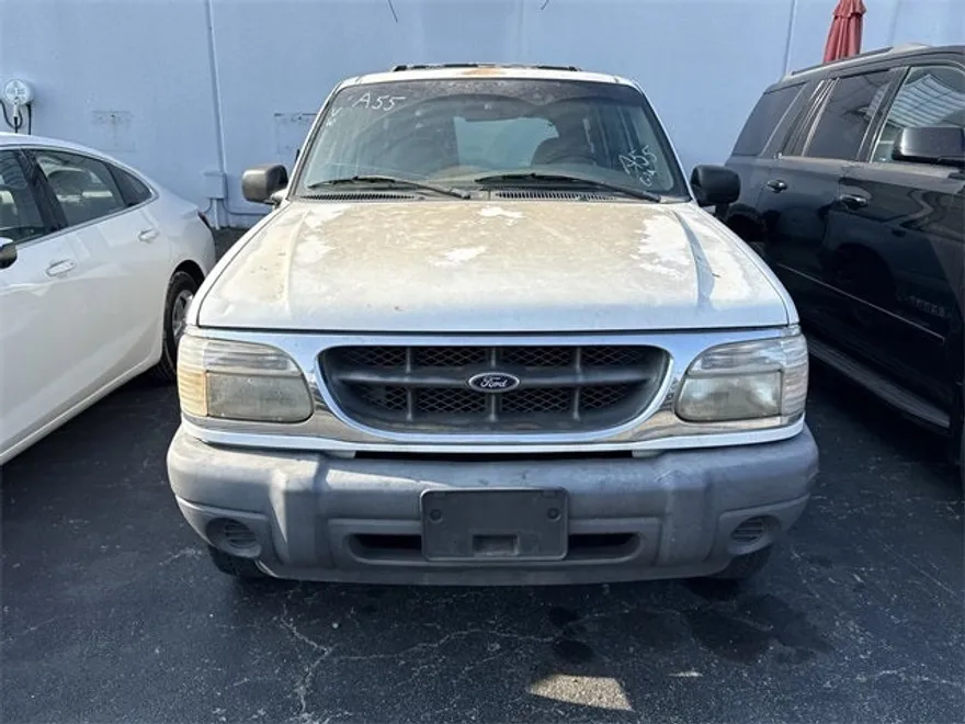 2000 Ford Explorer XL photo 1