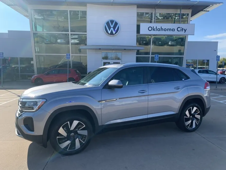 2025 Volkswagen Atlas Cross Sport SE Technology photo 1