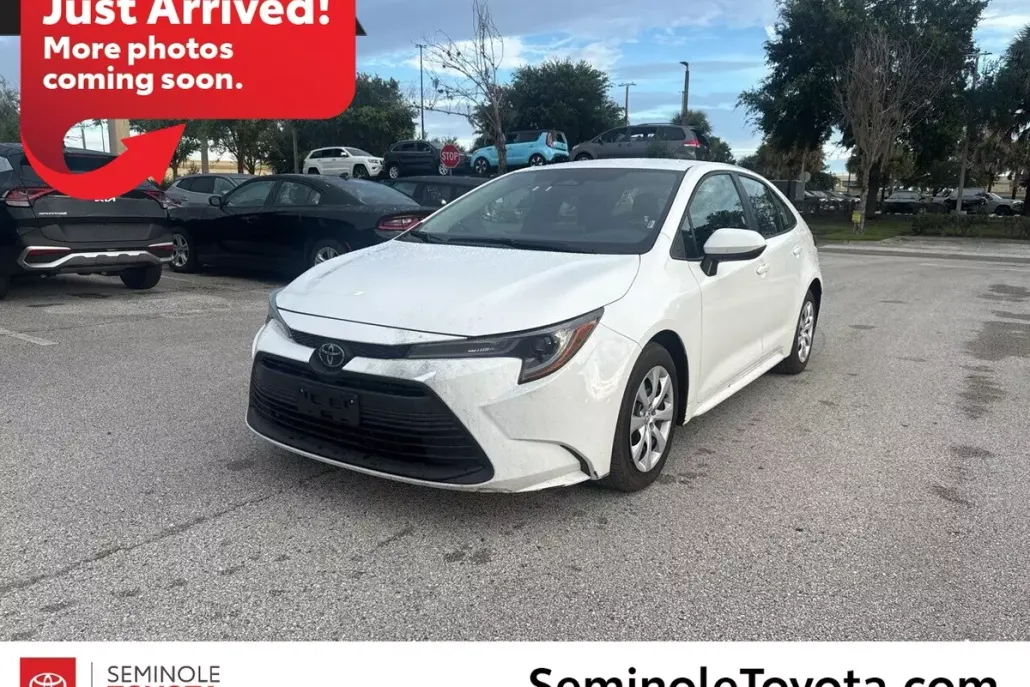 2024 Toyota Corolla LE photo 1