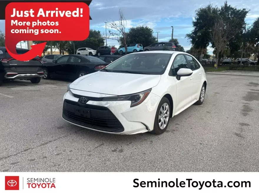 2024 Toyota Corolla LE photo 1