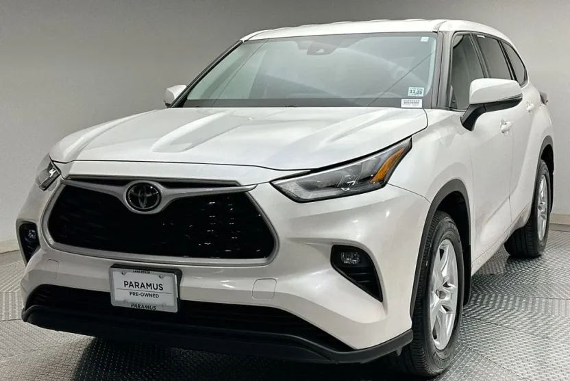 2020 Toyota Highlander L photo 1