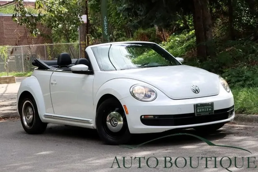 2013 Volkswagen Beetle 2.5L Convertible photo 1